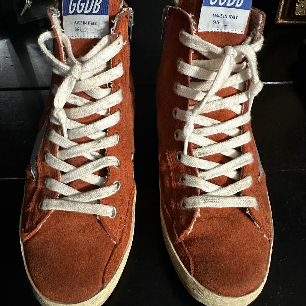 Golden goose 35 but fits like 6 - Picture 2 of 10
